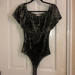 emerald crushed velvet off the shoulder bodysuit